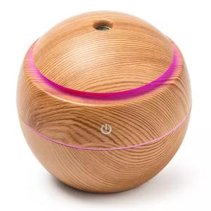 Овлажнител и дифузер с LED светлини 130 ml Овлажнител и дифузер с LED светлини 130 ml